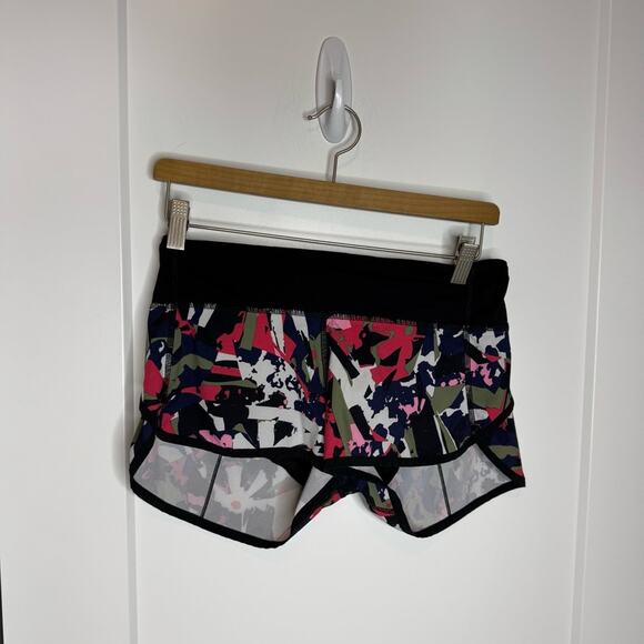 Lululemon Speed Short Pop Cut Boom Juice Black 4 Way Stretch Size 4 - Picture 2 of 5